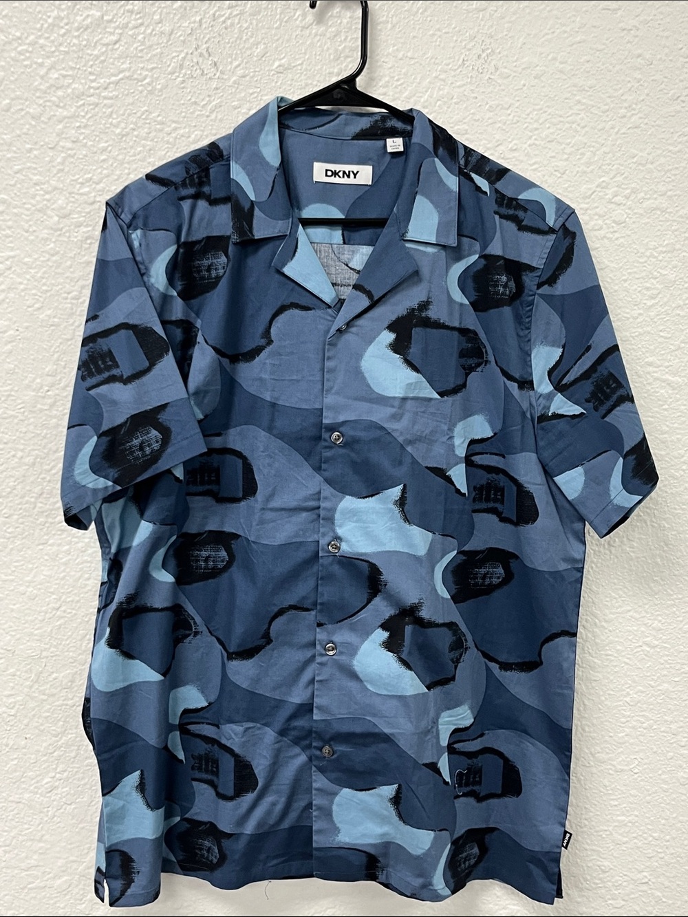 DKNY Men’s Blue Abstract Print Button-Down Shirt